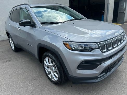 Used 2022 Jeep Compass Latitude AWD/4WD image 8