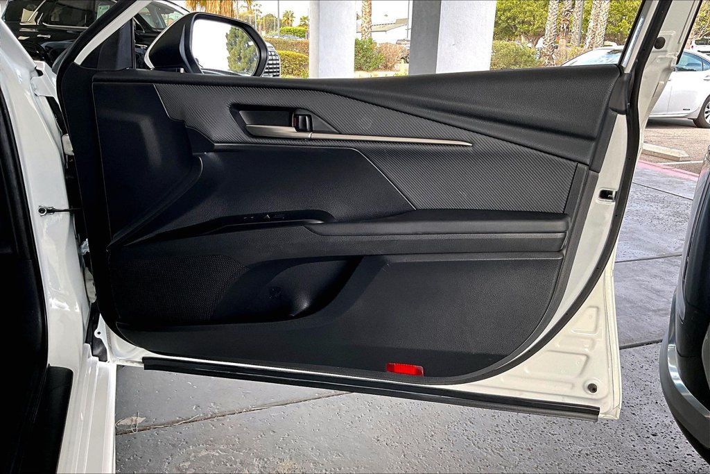 Used 2025 Toyota Camry SE FWD image 28