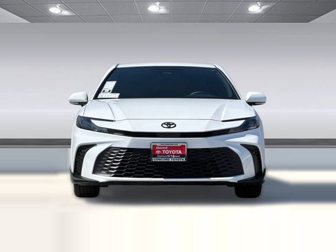 Used 2025 Toyota Camry SE FWD image 6