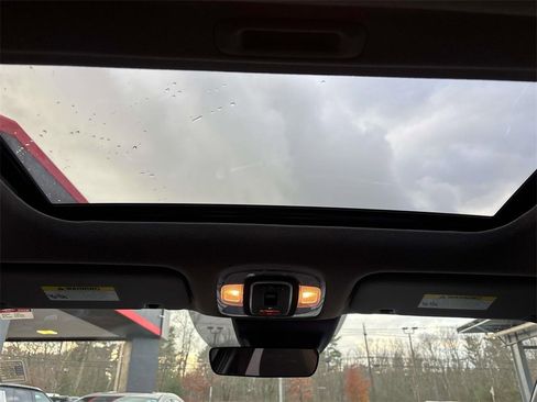 Used 2025 Hyundai Elantra SEL image 15