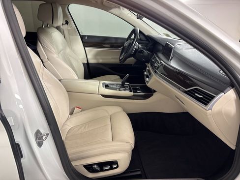 Used 2020 BMW 740i image 34