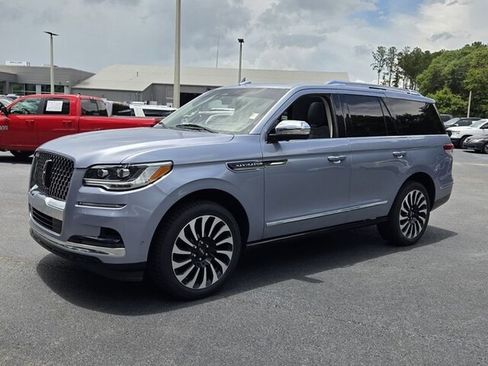 Used 2024 Lincoln Navigator Black Label AWD/4WD image 3