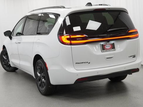 New 2026 Chrysler Pacifica Limited w/ S Appearance Package image 11