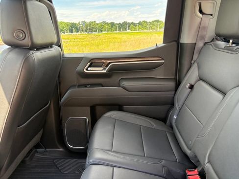 Used 2022 Chevrolet Silverado 1500 LT Trail Boss w/ LT Trail Boss Premium Package AWD/4WD image 56