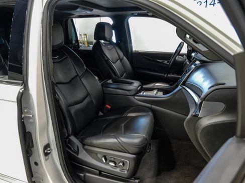 Used 2020 Cadillac Escalade Platinum RWD image 49