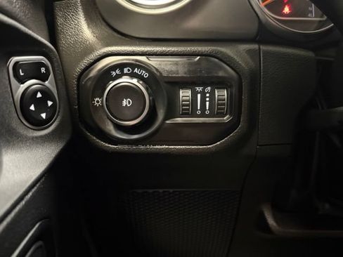 Used 2021 Jeep Wrangler Unlimited Sahara w/ Uconnect 4C Nav & Sound Group AWD/4WD image 15