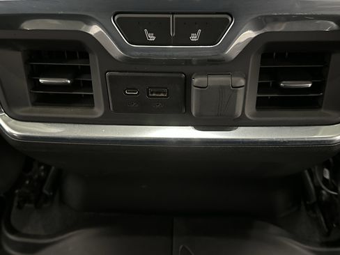 Used 2022 GMC Sierra 3500 Denali w/ Denali Black Diamond Edition image 29