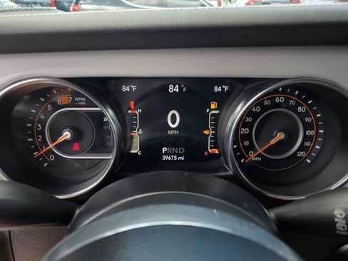 Used 2022 Jeep Wrangler Unlimited Sahara AWD/4WD image 30