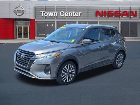 Certified 2024 Nissan Kicks SV FWD image 3