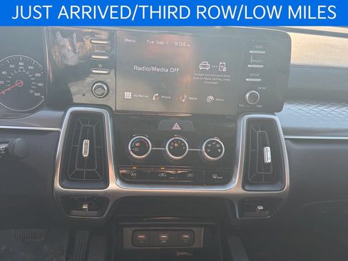 Used 2023 Kia Sorento LX AWD/4WD image 11