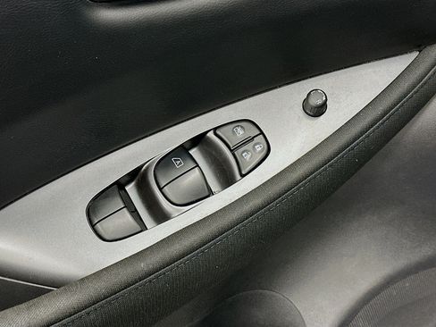 Used 2024 Nissan Leaf S FWD image 15