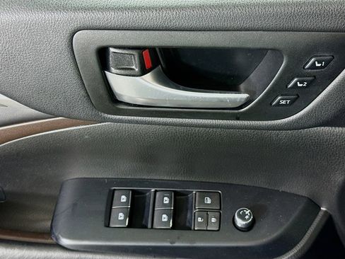 Certified 2017 Toyota Highlander Limited AWD/4WD image 25