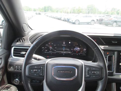 Used 2022 GMC Yukon Denali w/ Denali Ultimate Package AWD/4WD image 38