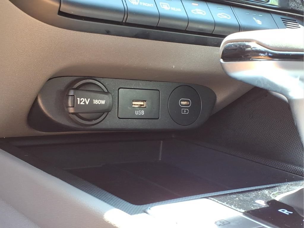 Used 2025 Hyundai Elantra SEL FWD image 8