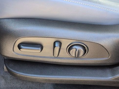 Used 2021 Chevrolet Traverse LT image 15