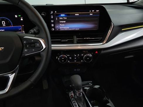 Used 2024 Chevrolet Trax LT w/ Driver Confidence Package image 16