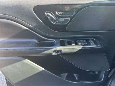 Used 2021 Lincoln Aviator 2WD w/ Class IV Trailer Tow Package image 30