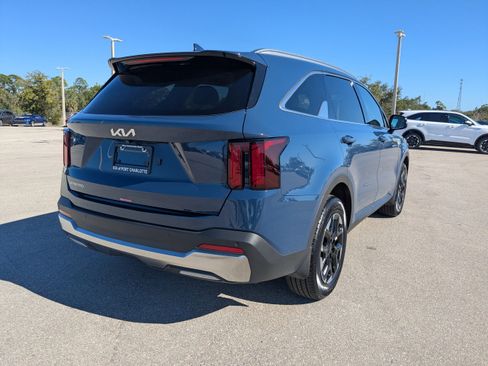 Certified 2025 Kia Sorento S w/ Panoramic Sunroof Package image 5
