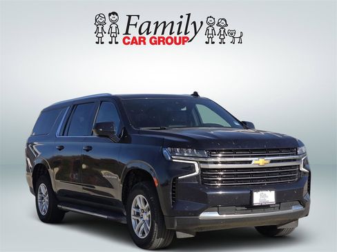 Used 2024 Chevrolet Suburban LT image 2