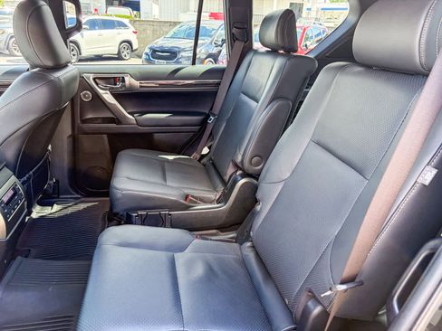Used 2023 Lexus GX 460 Luxury w/ Sport Design Package image 18