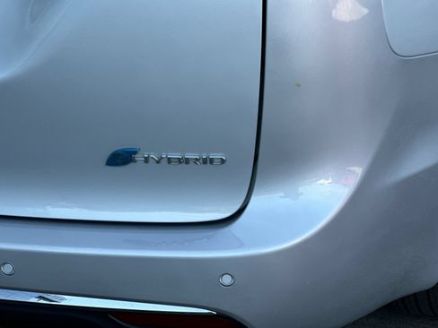 Used 2024 Chrysler Pacifica Limited FWD image 25