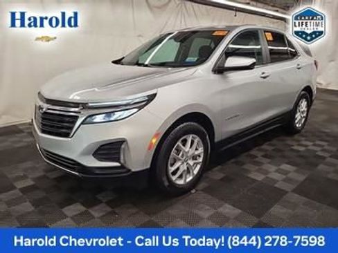 Used 2022 Chevrolet Equinox LT image 2