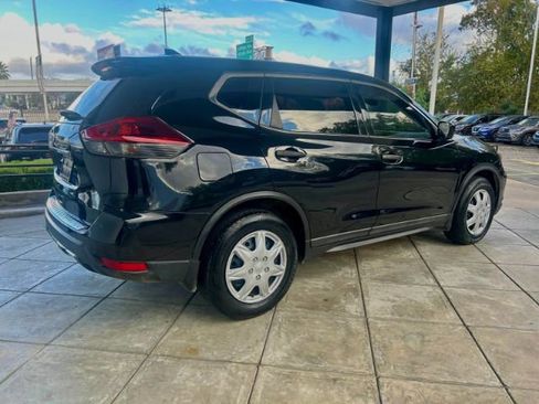 Used 2019 Nissan Rogue S image 4