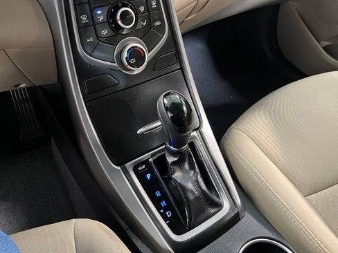 Used 2015 Hyundai Elantra SE w/ Option Group 02 FWD image 27