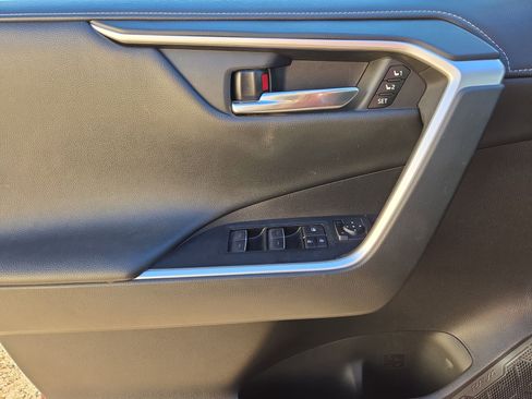 Used 2022 Toyota RAV4 Limited image 15