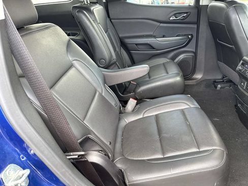 Used 2023 GMC Acadia SLT w/ Preferred Package FWD image 12