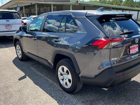 Used 2023 Toyota RAV4 LE AWD/4WD image 10