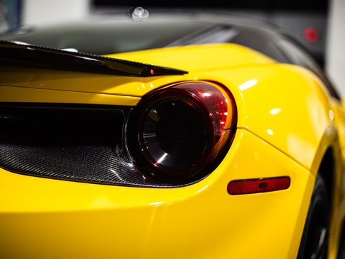 Used 2018 Ferrari 488 GTB RWD image 28