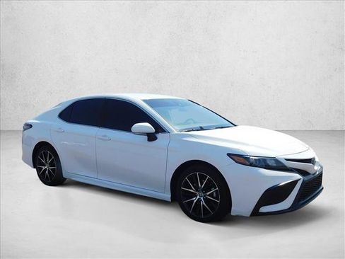 Used 2023 Toyota Camry SE FWD image 6