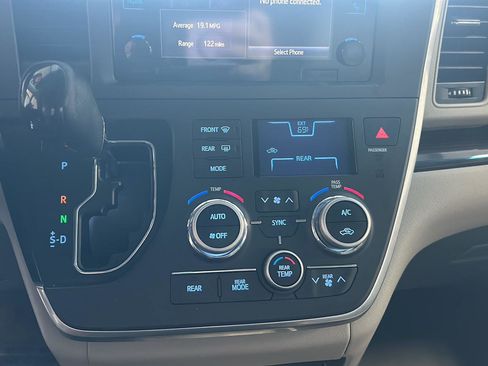 Used 2015 Toyota Sienna XLE w/ XLE Navigation Package FWD image 23