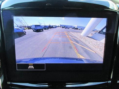 Used 2023 Chevrolet Traverse LT image 19