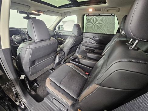 New 2025 Nissan Pathfinder Platinum image 28