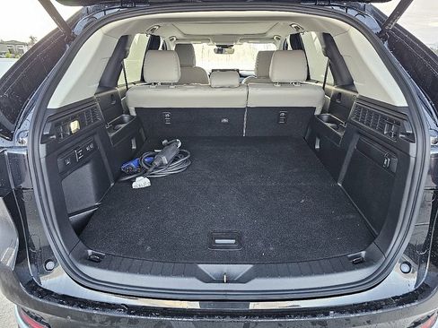 Certified 2025 MAZDA CX-70 Plug-In Hybrid w/ Premium Pkg image 11