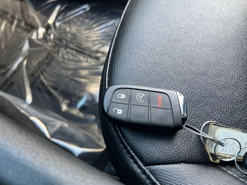 Used 2025 Jeep Compass Limited image 21