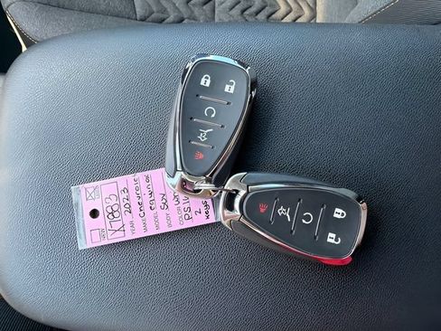 Used 2023 Chevrolet Equinox LT w/ Driver Convenience Package AWD/4WD image 19