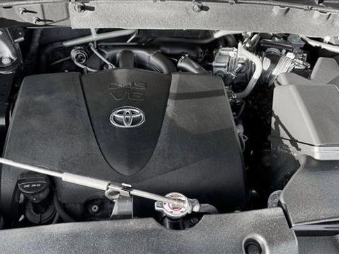 Used 2019 Toyota Highlander Limited image 24