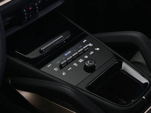 Used 2025 Porsche Cayenne Turbo GT image 35