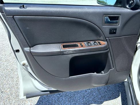 Used 2008 Ford Taurus Limited FWD image 9