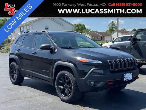 Used 2016 Jeep Cherokee Trailhawk w/ Cold Weather Group AWD/4WD image 1