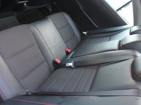 Used 2017 Toyota Camry SE w/ Moonroof Package FWD image 17