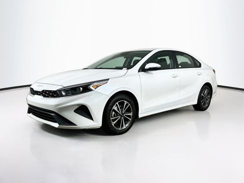 Used 2024 Kia Forte LXS w/ LXS Technology Package FWD image 3