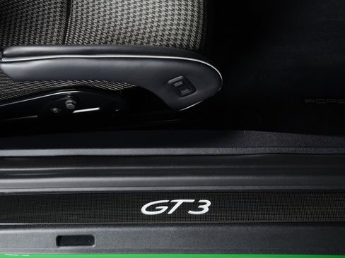 Used 2018 Porsche 911 GT3 RWD image 26