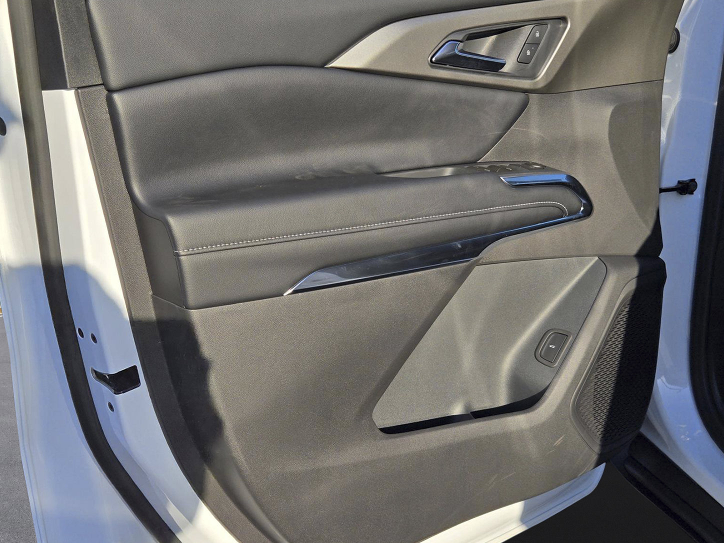 New 2027 Chevrolet Traverse LT w/ Driver Confidence Package FWD image 11