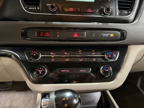Used 2016 Kia Sedona LX FWD image 38