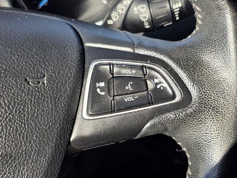 Used 2019 Ford Escape SE FWD image 12