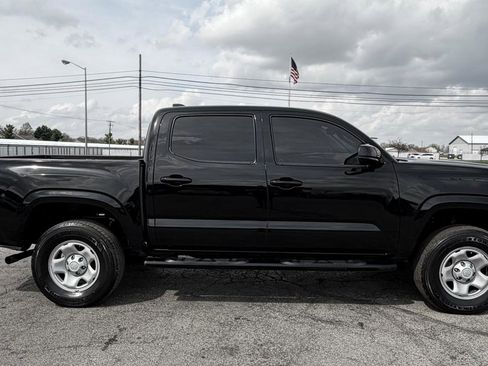 Used 2022 Toyota Tacoma SR AWD/4WD image 10